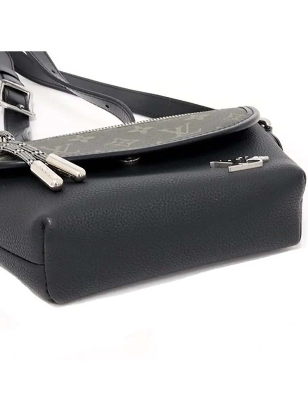 Louis Vuitton Pulse Wearable Wallet Shoulder Bag Khaki Black